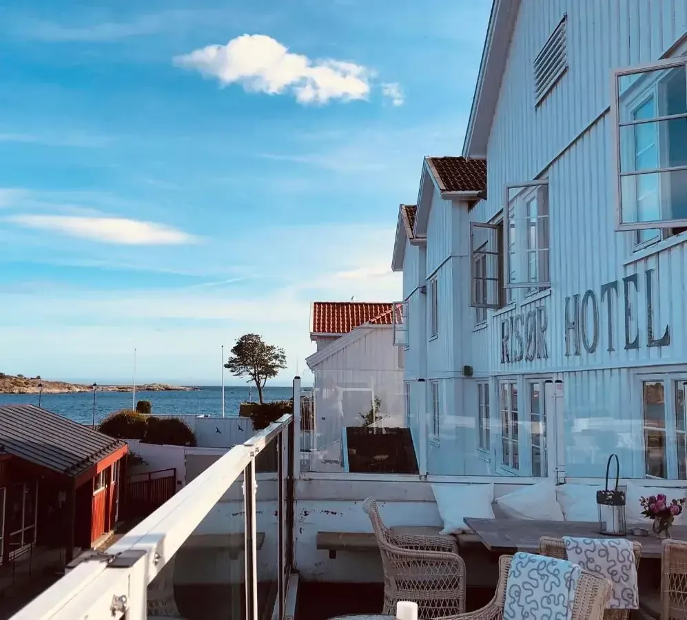 Sommerlig utsikt fra Risør Hotel mot sjøen