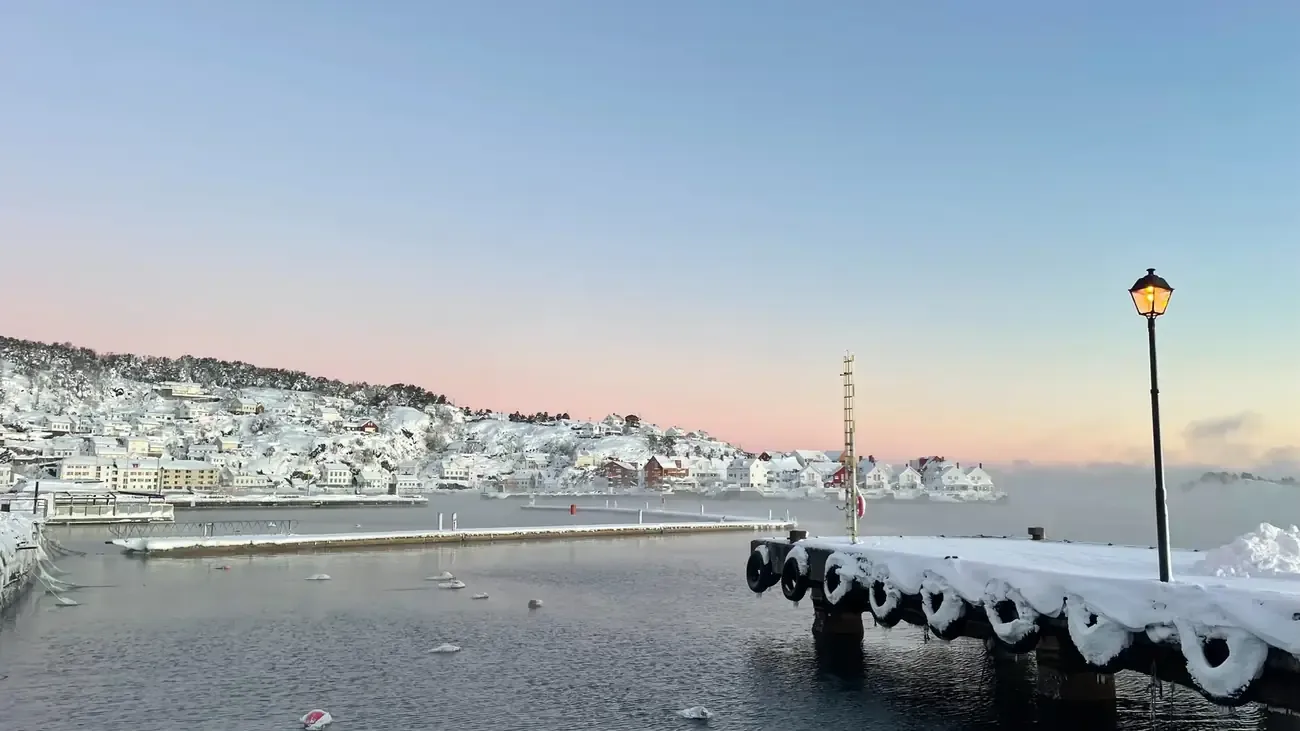Havnen i Risør om vinteren
